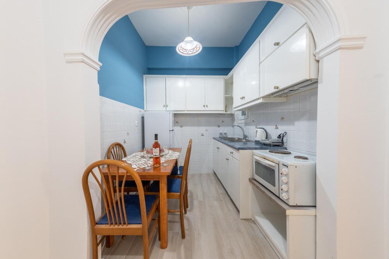 Island's Happy Apartment